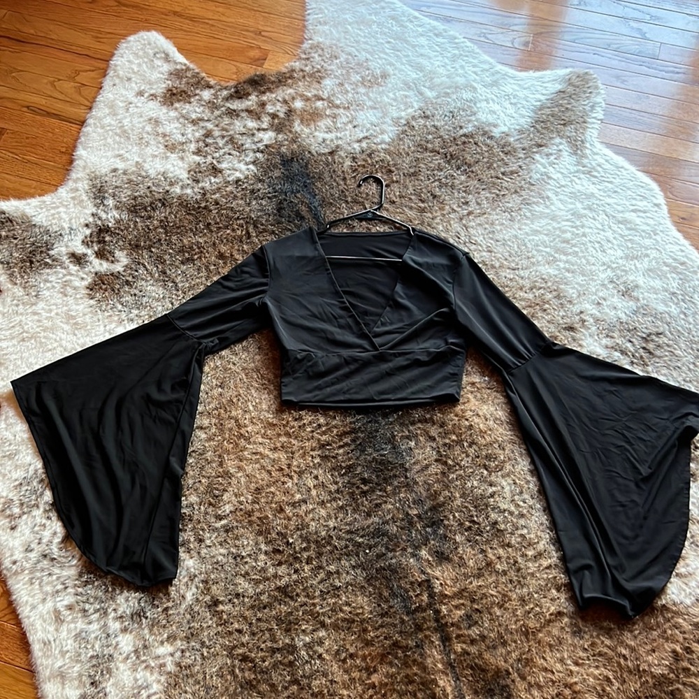 Black Bell Sleeve V-Neck Crop Top